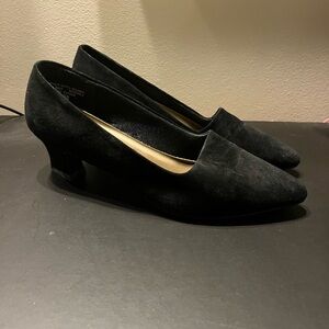 Vintage Black Suede Kitten Heels